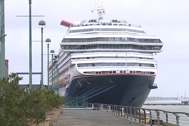 Береговая охрана завершила поиски туристы, выпрыгнувшей из балкона круизного судна