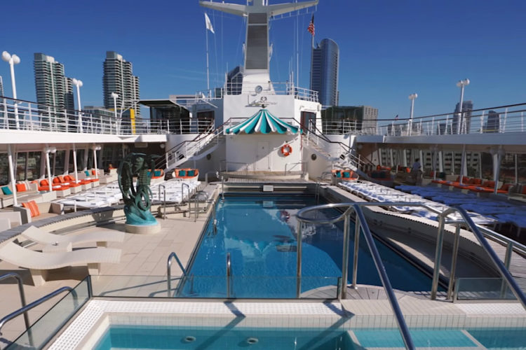 На Багамах прервался очередной круиз, туристов отправили домой