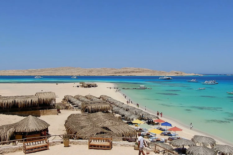 В отелях Хургады и Шарм-эль-Шейха заканчиваются места