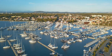 Стало известно, сколько россияне потратили на прививочные туры