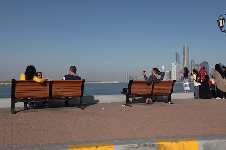 Мир делится во мнениях на тему снятия ковидных ограничений