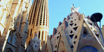 Испания ослабляет коронавирусные ограничения