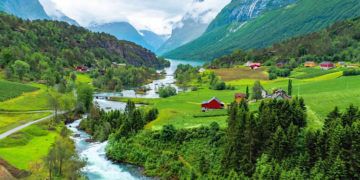 Норвегия больше не будет тестировать туристов по приезду