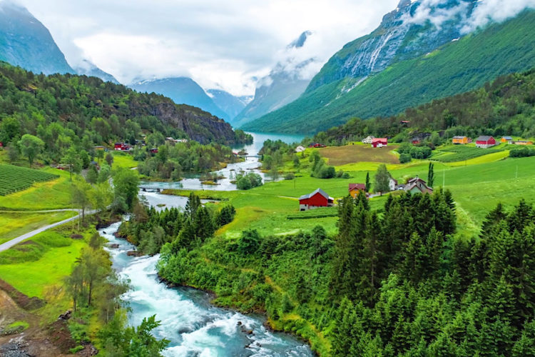 Норвегия больше не будет тестировать туристов по приезду