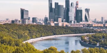 Иностранцам объяснили, на каких условиях они могут приезжать в Россию