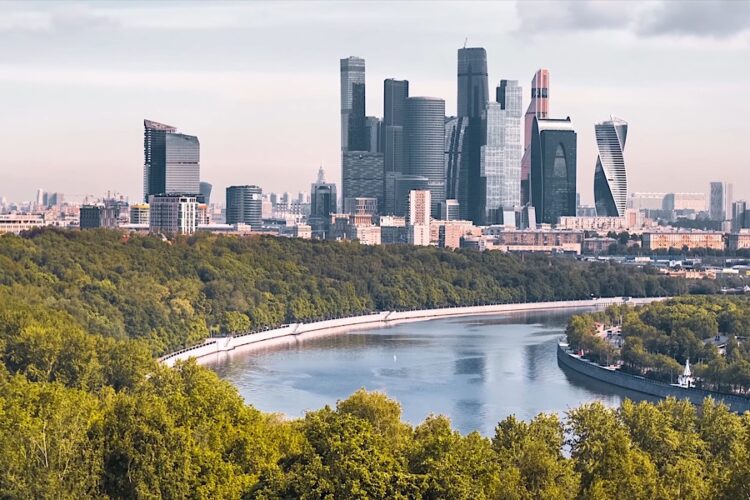 Иностранцам объяснили, на каких условиях они могут приезжать в Россию