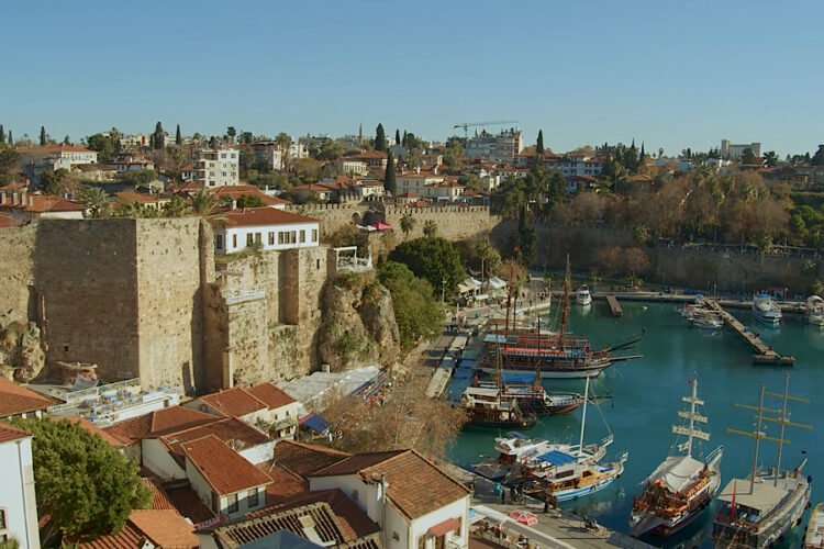 В провинции Анталья стало еще больше туристов из РФ