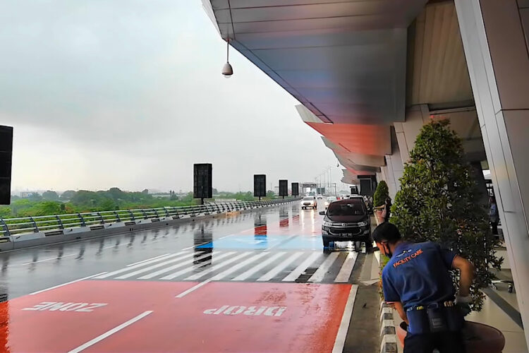 Газеты по ошибке закрыли крупнейший аэропорт