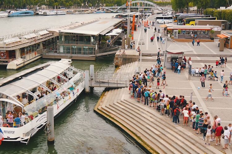 Забастовка в Париже вынудила людей вспомнить о дистанционке