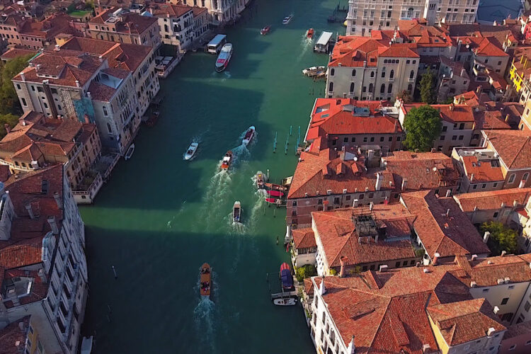 Италия возобновила выдачу туристических виз россиянам