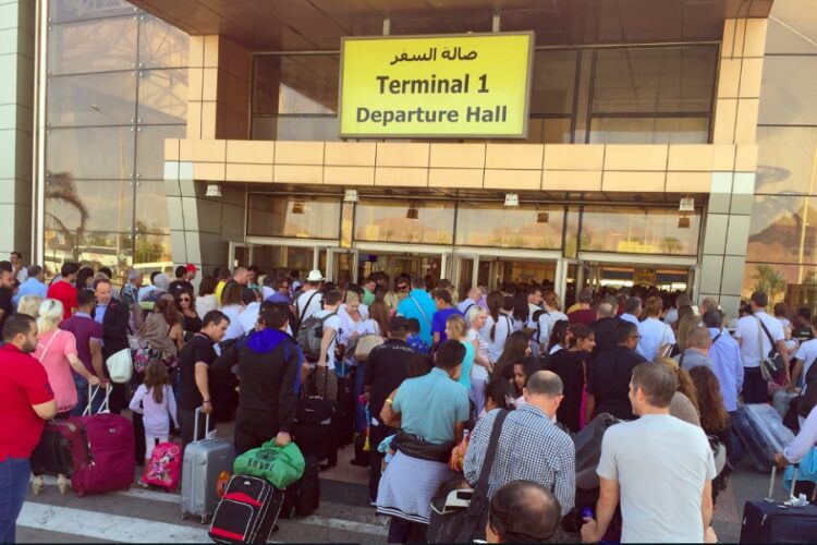 новость 08-03-2022 Украинских туристов начали вывозить с курортов Египта