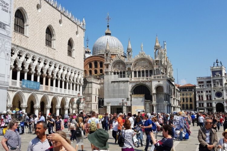 новость 22-03-2022 Туристическая отрасль Италии может понести огромные убытки