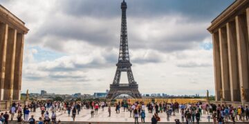 новость 20-03-2022 Франция ждет американских туристов, предлагая им дешевые перелеты