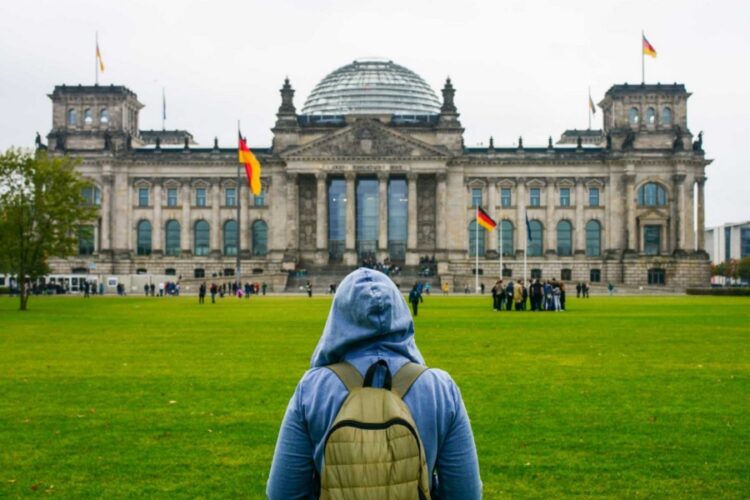 новость 25-03-2022 Украинским беженцам ЕС предложил присоединиться к образовательному туризму