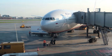 Кипр приостанавливает выдачу про-виз россиянам