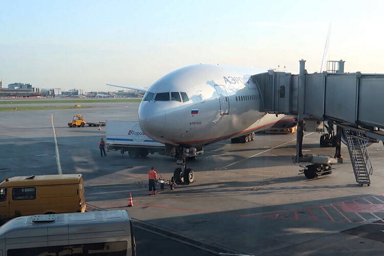 Кипр приостанавливает выдачу про-виз россиянам