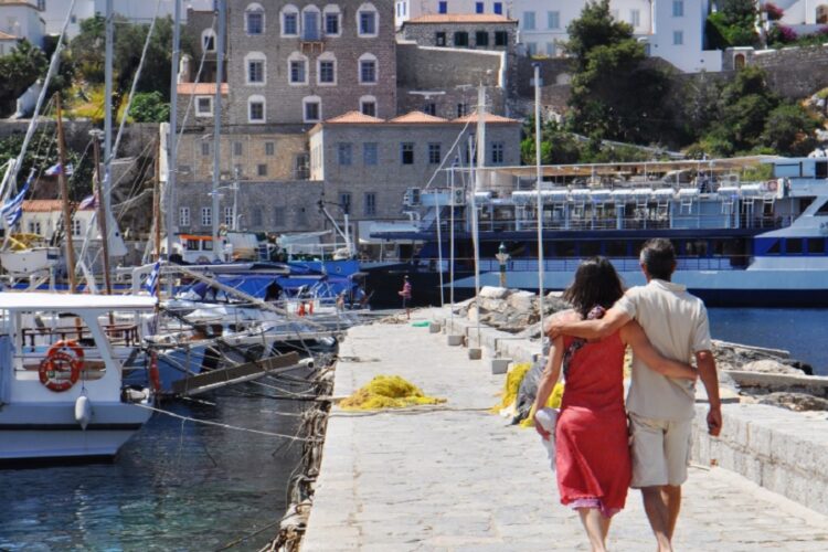 новость 15-04-2022 Власти Греции ослабили ковидные ограничения внутри страны