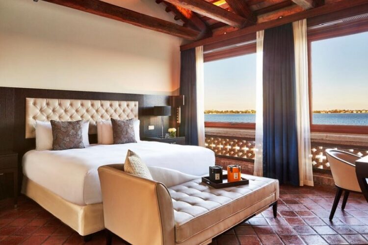 новость 28-04-2022 Заполняемость отелей Турции на ближайшую неделю достигла 100%