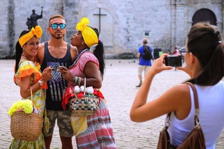 новость 06-04-2022 С сегодняшнего дня туристы посещают Кубу по обновленным правилам