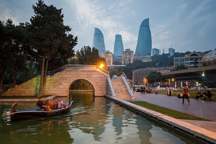 новость 15-04-2022 Азербайджан ослабил условия въезда для иностранцев