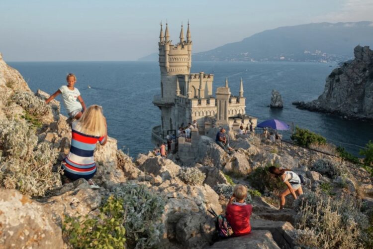 новость 23-04-2022 Спрос на отдых в Крыму значительно снизился