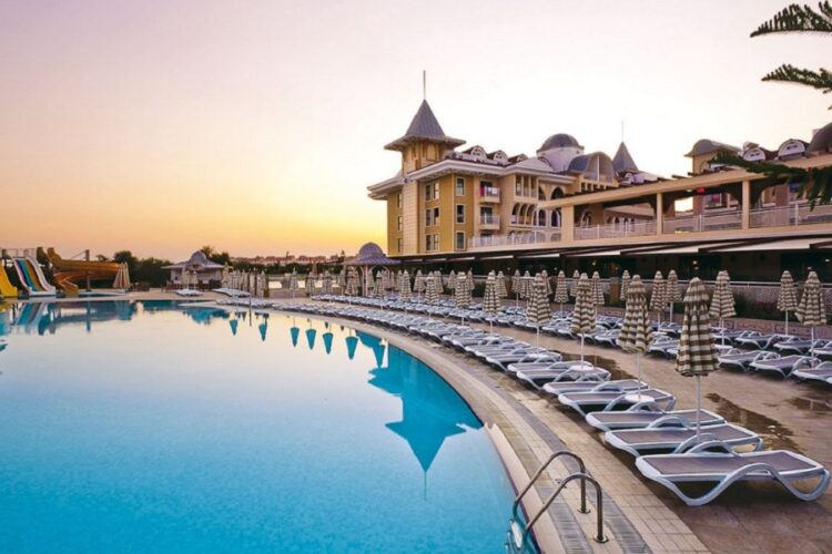 новость 08-05-2022 Этим летом мест в турецких отелях хватит не всем