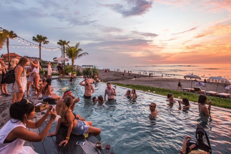 новость 08-05-2022 Туристы снова интересуются отдыхом в Индонезии