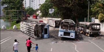 новость 12-05-2022 Шри-Ланка охвачена массовыми беспорядками. Туристам рекомендуют оставаться в отелях