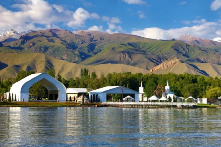 новость 08-06-2022 "Уральские авиалинии" полетят на курорт Иссык-Куль