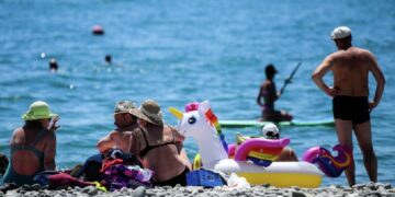 новость 27-06-2022 Туристический поток в Сочи сократился в 2 раза. Что стало причиной такого спада?