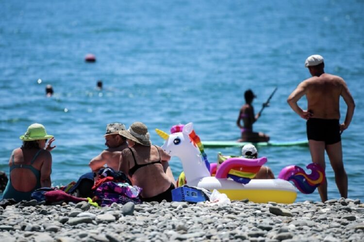 новость 27-06-2022 Туристический поток в Сочи сократился в 2 раза. Что стало причиной такого спада?