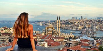новость 11-07-2022 Число туристических прибытий в Стамбул выросло