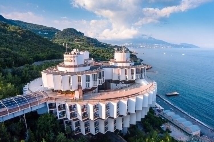 новость 14-07-2022 Потери краснодарских и крымских курортов этим летом превысят 3,4 миллиона туристов