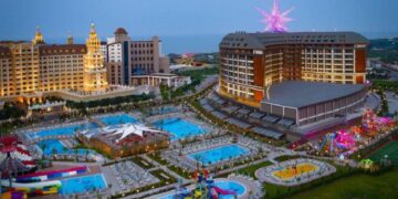 новость 05-07-2022 В то время как в одних отелях Анталии наблюдается 100%-ная загруженность, в других она не дотягивает и до 50%