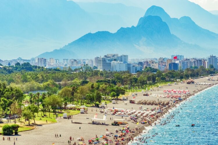 новость 03-08-2022 По числу туристических прибытий в Анталью РФ стала первой