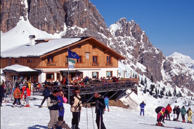 новость 08-08-2022 Несмотря на ограничение авиасообщения, россияне планируют отдых в Альпах