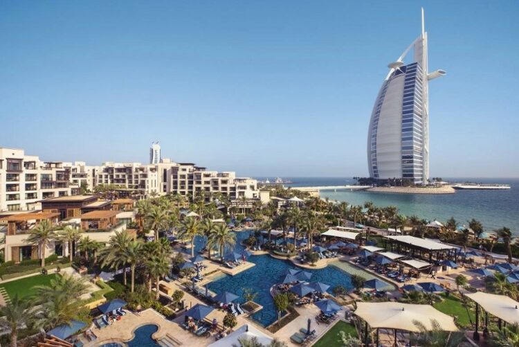 новость 15-08-2022 Какие отели ОАЭ предлагают самые выгодные условия?