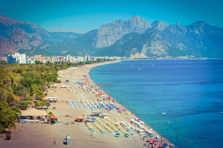 новость 09-09-2022 У S7 Airlines появились билеты в Анталью с вылетом из Москвы и Новосибирска