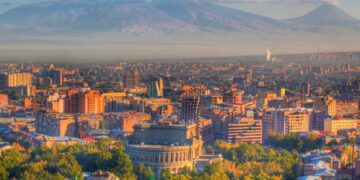 новость 30-09-2022 Из-за наплыва россиян жилье в столице Армении подорожало в 2 раза