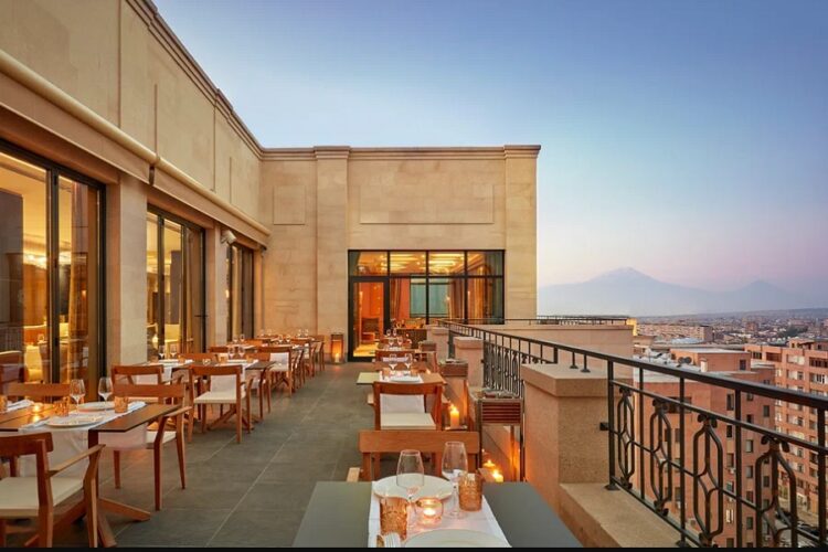 новость 17-10-2022 Спрос на отели Еревана постепенно снижается. Но россиян все еще много