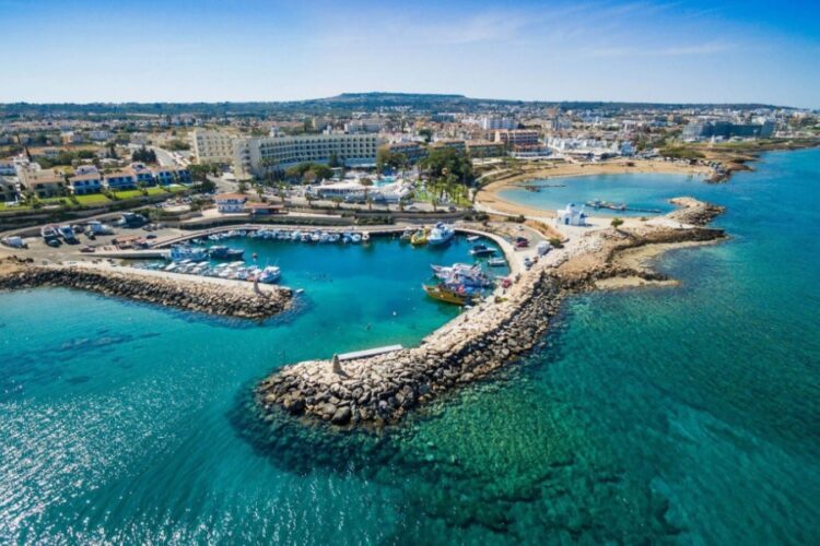 новость 24-10-2022 Туристический поток на Кипр приблизился к доковидным значениям без россиян