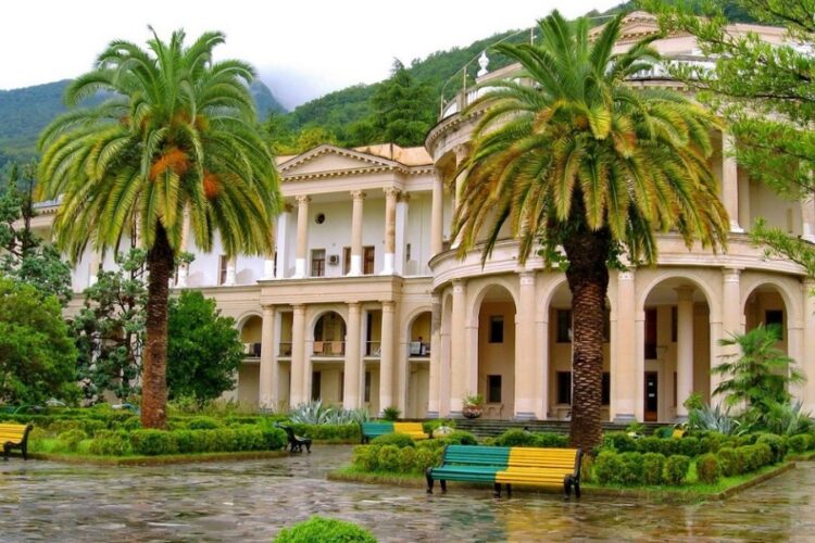 новость 18-11-2022 Стартовали продажи туров на летний сезон-2023 на курорты России и Абхазии