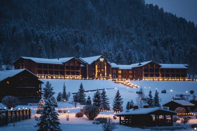 новость 29-11-2022 Свободные номера на Новый год в отелях Алтая почти закончились