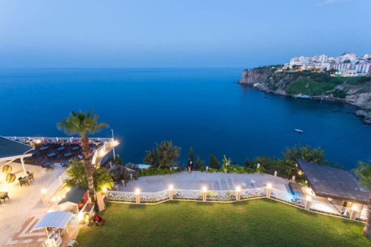 новость 03-11-2022 Отели Турции и Испании не спешат закрываться