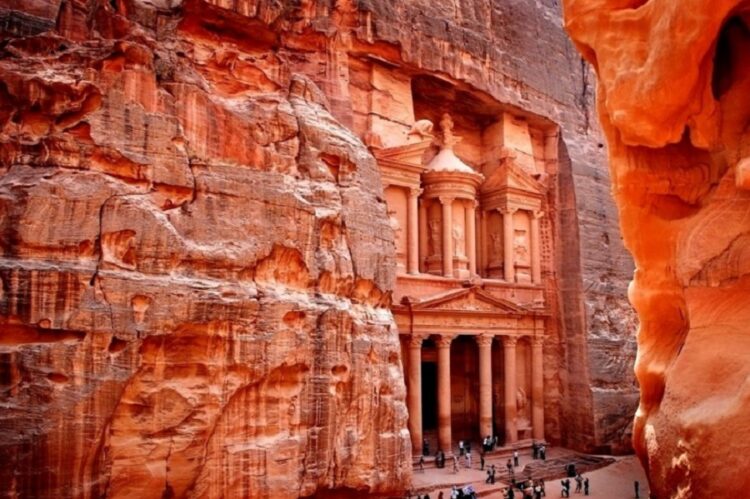 новость 30-12-2022 Сильнейшее наводнение в Иордании. Из Петры эвакуируют туристов