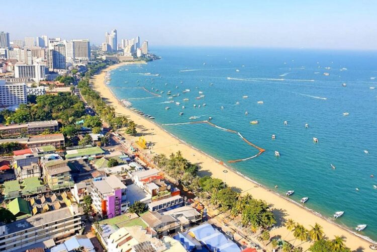 новость 21-12-2022 Пляжи Паттайи наводнили российские туристы