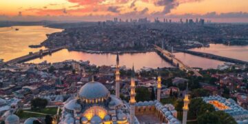 новость 26-12-2022 Российский турпоток в Стамбул в ноябре превысил 159 000 человек
