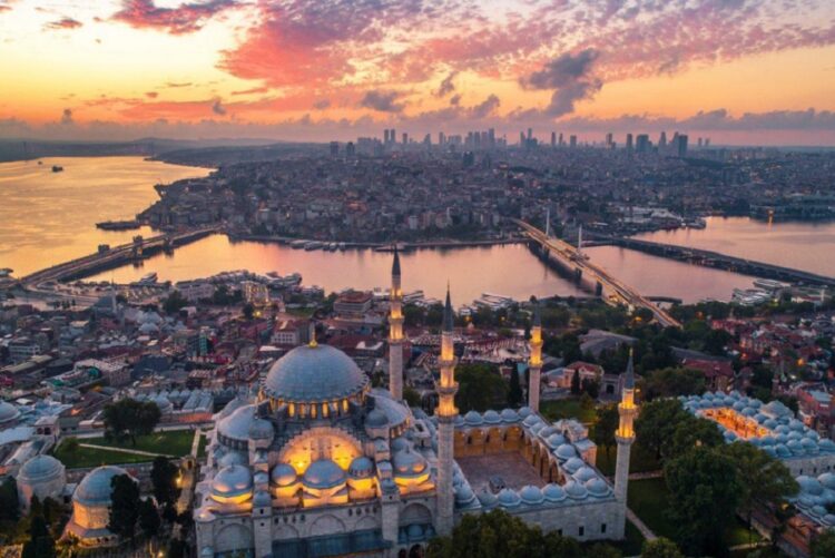 новость 26-12-2022 Российский турпоток в Стамбул в ноябре превысил 159 000 человек