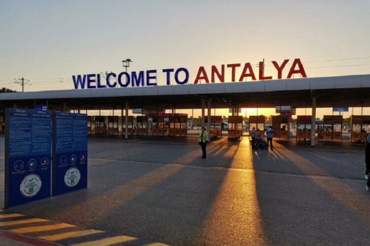 новость 30-01-2023 Авиабилеты в Анталью на мартовские праздники будут стоить в 2 раза дороже