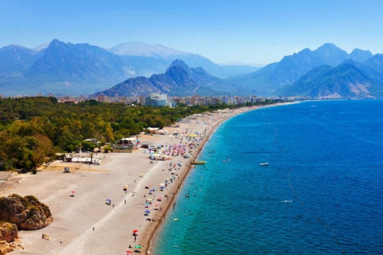 новость 12-01-2023 Свыше трех миллионов российских туристов посетили Анталью в 2022 году